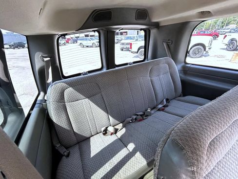 Used 2006 Chevrolet Express 3500 Passenger w/ LT Preferred Equipment Group RWD image 18
