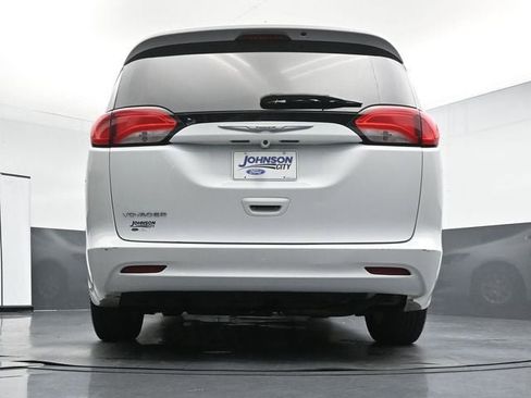 Used 2021 Chrysler Voyager Lxi FWD image 32