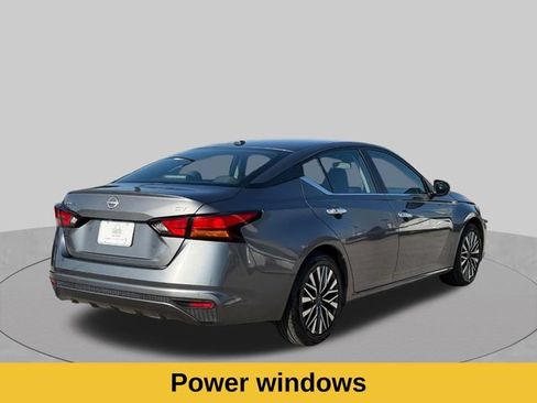 Used 2024 Nissan Altima 2.5 SV FWD image 3