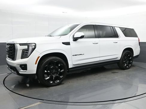 Used 2025 GMC Yukon XL Denali AWD/4WD image 4
