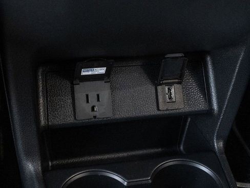 Used 2022 Toyota Sienna Limited image 37