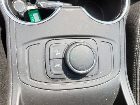 Used 2024 GMC Terrain SLE AWD/4WD image 30