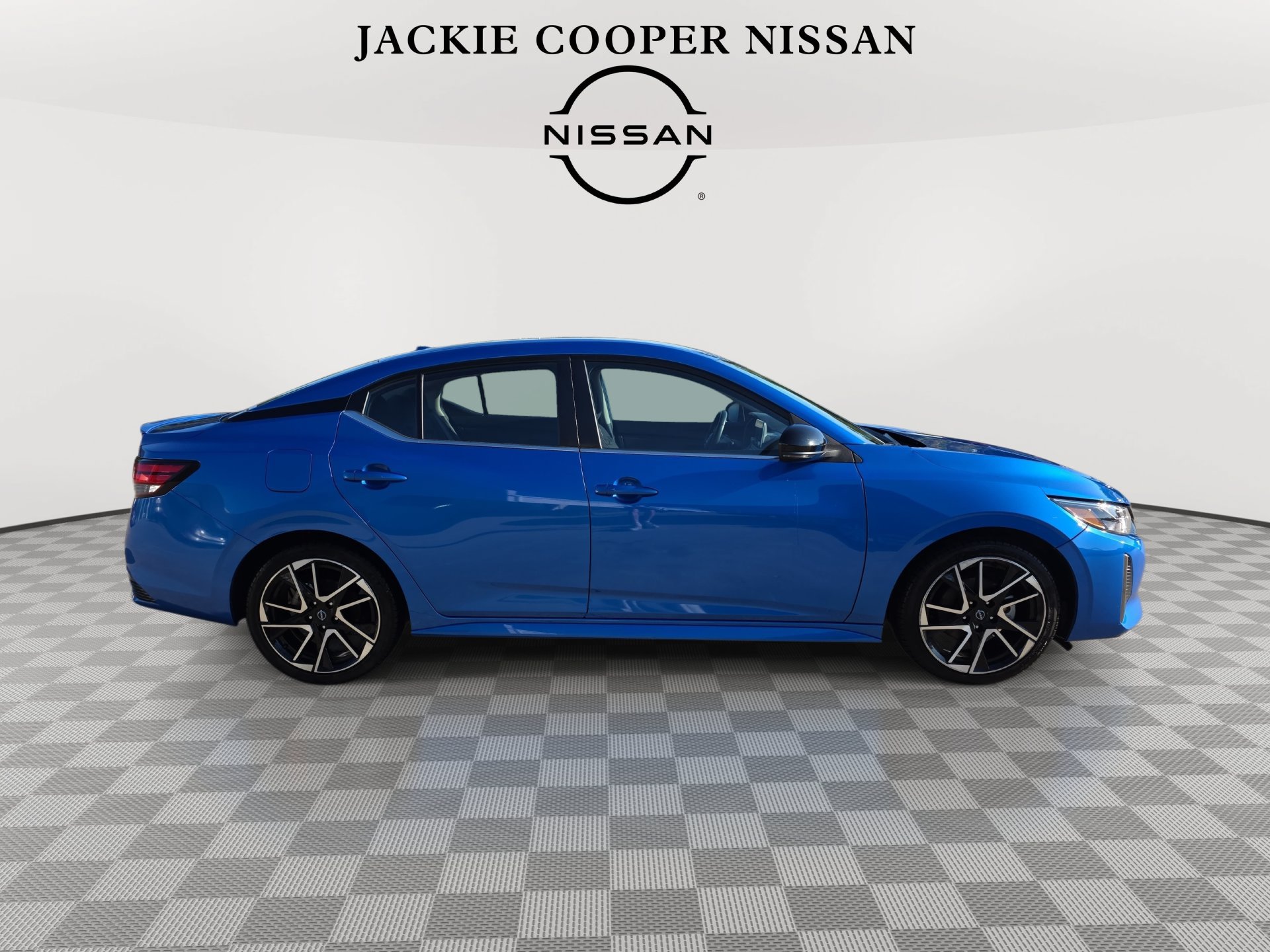 Used 2025 Nissan Sentra SR FWD image 4