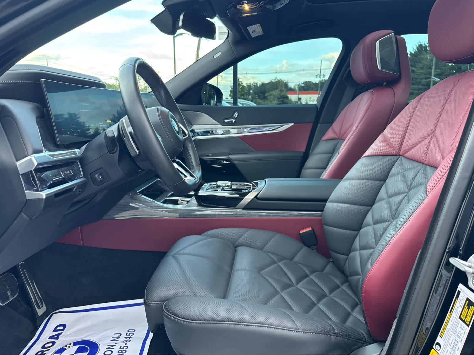 Used 2024 BMW 740i xDrive w/ M Sport Professional Package AWD/4WD image 10