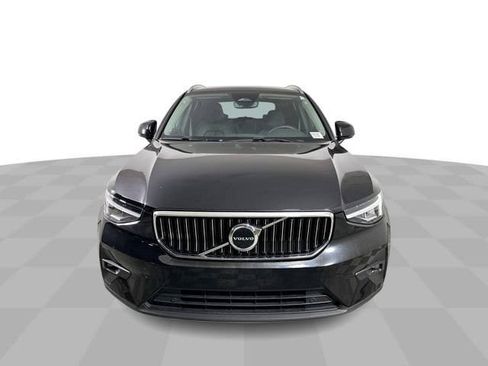 Used 2023 Volvo XC40 B5 Plus AWD/4WD image 3