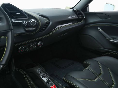Used 2017 Ferrari 488 GTB RWD image 31