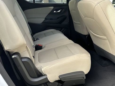 Used 2023 Chevrolet Traverse LS FWD image 17