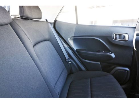 Certified 2025 Hyundai Venue SE image 13