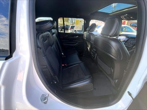 Used 2023 Jeep Grand Cherokee Altitude AWD/4WD image 16