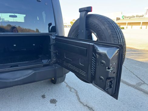 Used 2018 Jeep Wrangler Unlimited Sport S image 34