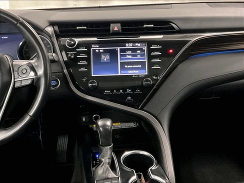 Used 2020 Toyota Camry XLE image 18