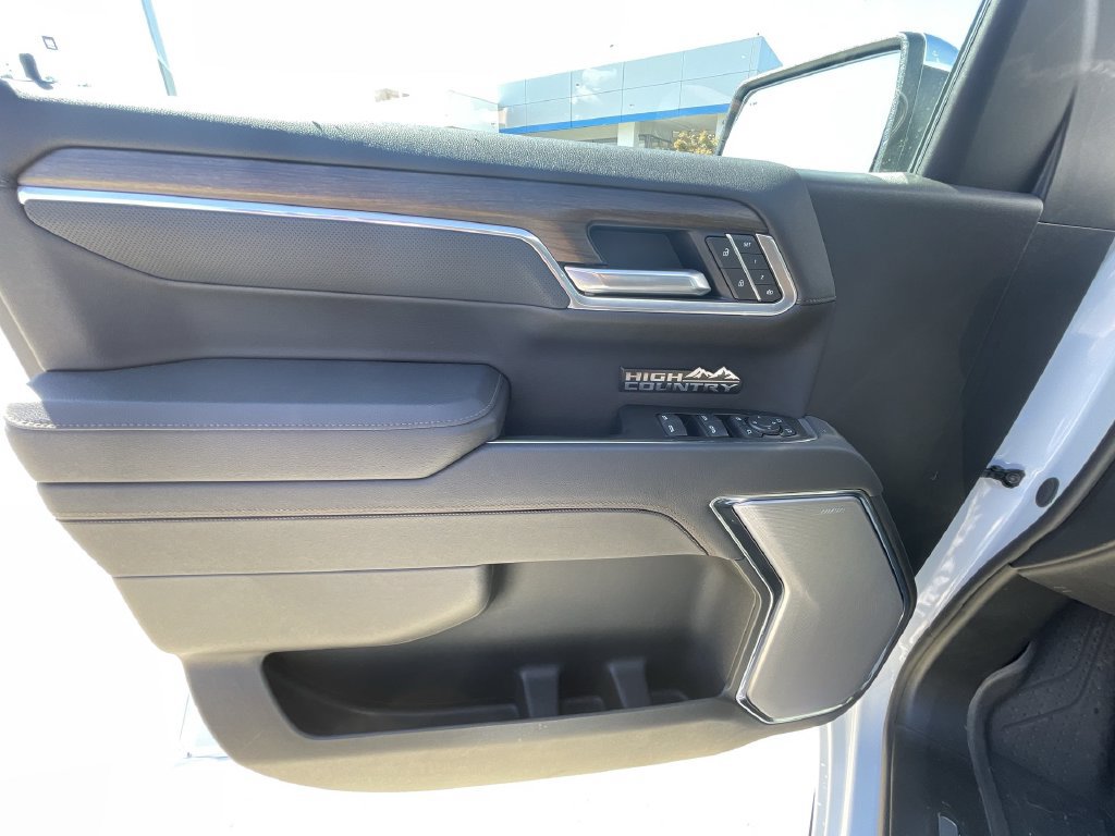 Used 2026 Chevrolet Silverado 1500 High Country AWD/4WD image 23