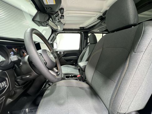 Used 2025 Jeep Gladiator Sport image 11