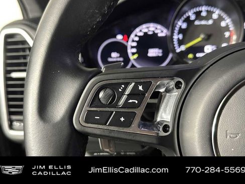 Used 2022 Porsche Cayenne Turbo S image 21