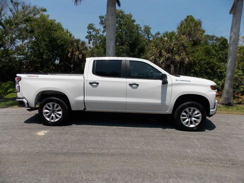 Used 2020 Chevrolet Silverado 1500 Custom w/ Custom Value Package AWD/4WD image 11