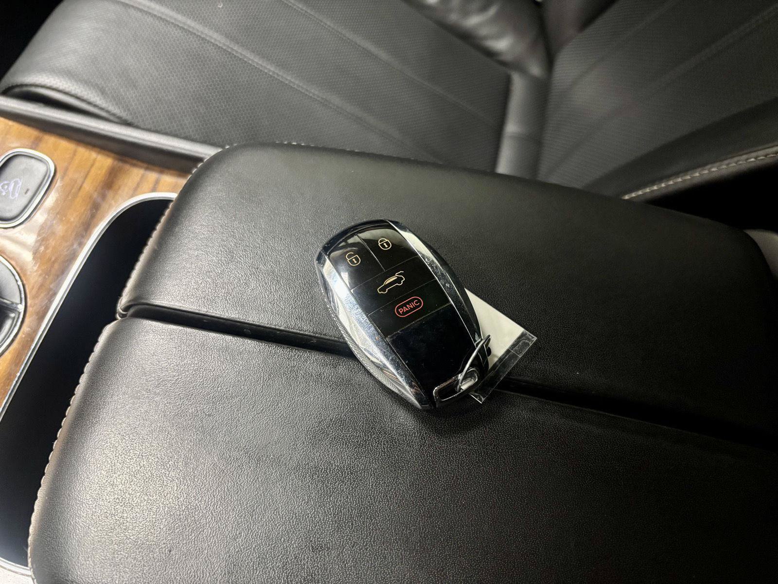 Used 2018 Bentley Bentayga AWD/4WD image 40
