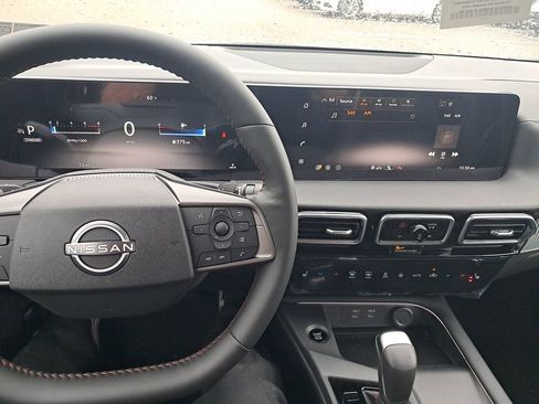 New 2026 Nissan Sentra SR w/ SR Premium Package FWD image 11