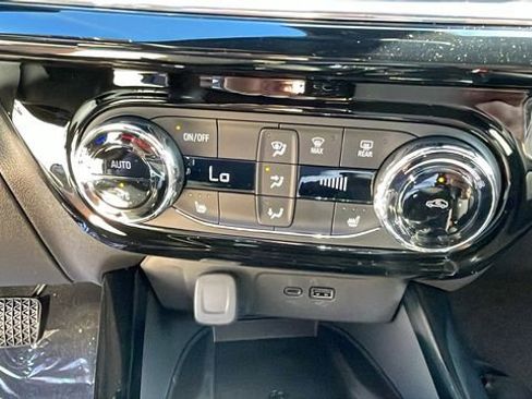 New 2026 Chevrolet Trax RS w/ Sunroof Package image 18