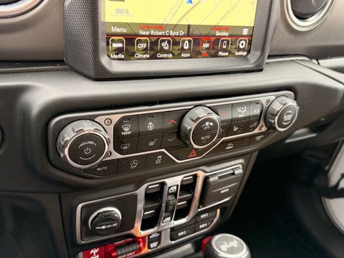 Used 2023 Jeep Wrangler Unlimited Rubicon w/ Cold Weather Group AWD/4WD image 20