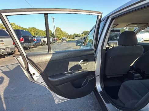 Used 2010 Nissan Versa 1.8 S w/ PWR Plus Pkg image 11