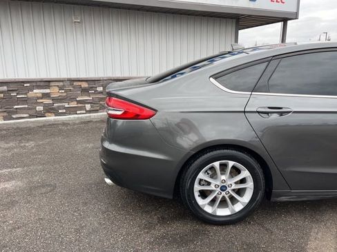 Used 2019 Ford Fusion SE FWD image 15