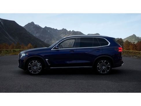 New 2026 BMW X5 xDrive50e image 4
