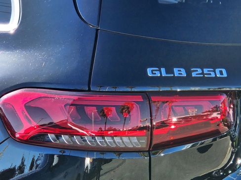 Used 2023 Mercedes-Benz GLB 250 image 23