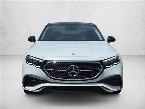 Used 2024 Mercedes-Benz E 350 4MATIC Sedan image 2