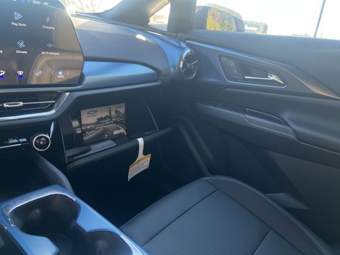 New 2026 Chevrolet Equinox EV LT AWD/4WD image 33