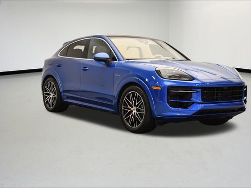 Used 2025 Porsche Cayenne S image 9
