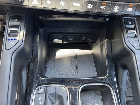 Used 2023 Kia Telluride EX w/ EX Captain's Chair Package AWD/4WD image 20