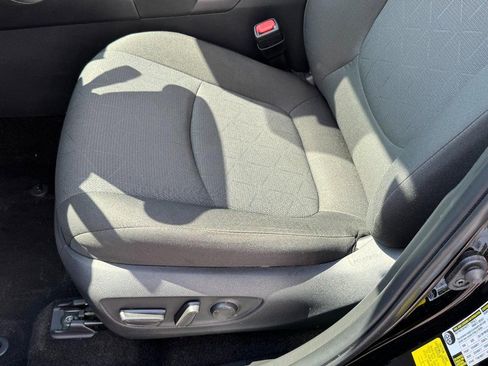 Used 2025 Toyota RAV4 XLE image 22