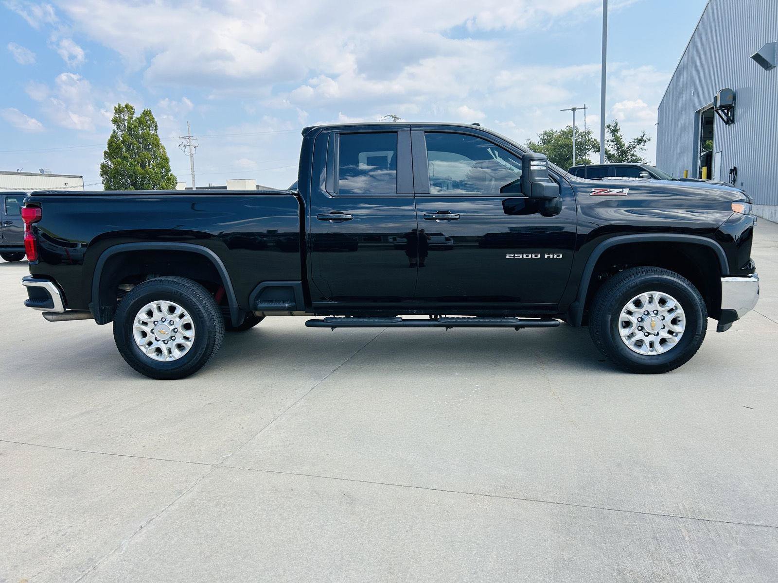 Used 2024 Chevrolet Silverado 2500 LT AWD/4WD image 36