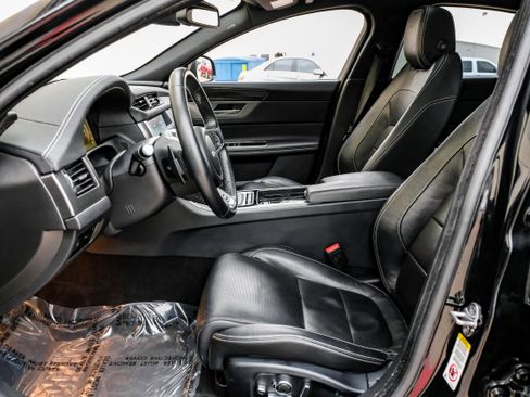 Used 2017 Jaguar XF S image 3