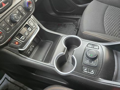 Used 2020 GMC Terrain SLE w/ Driver Convenience Package image 11