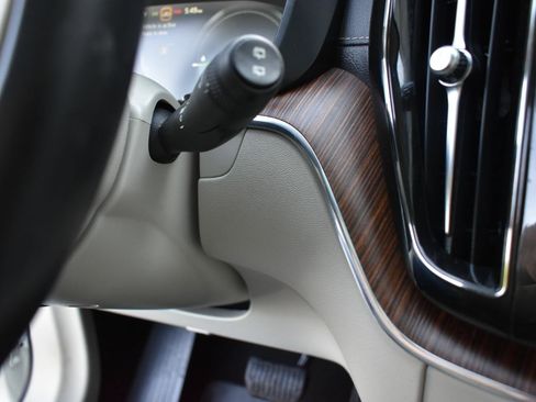 Used 2019 Volvo XC60 T8 Inscription w/ Advanced Package image 44