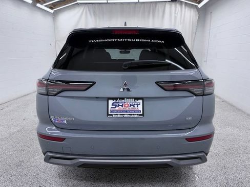 Used 2025 Mitsubishi Outlander SE FWD image 3