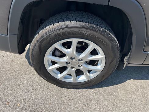 Used 2015 Jeep Cherokee Latitude FWD image 10