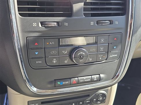 Used 2012 Chrysler Town & Country Touring-L w/ Premium Group image 23