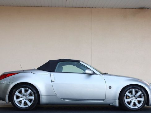 Used 2004 Nissan 350Z Touring RWD image 3