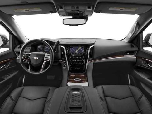 Used 2018 Cadillac Escalade Premium Luxury image 5