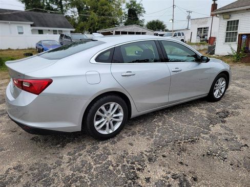 Used 2017 Chevrolet Malibu LT w/ Driver Confidence Package image 3