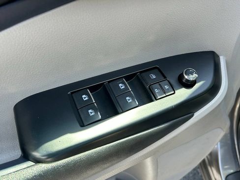 Used 2018 Toyota Highlander Limited Platinum FWD image 19