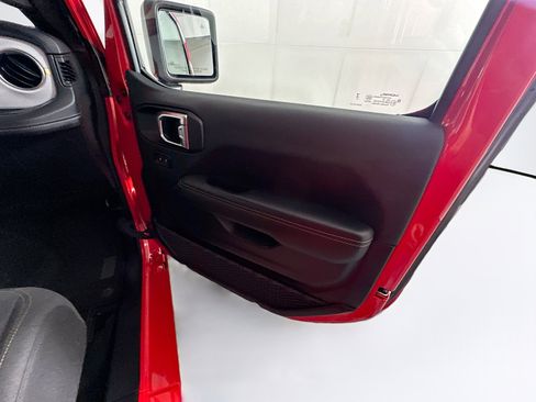 Used 2025 Jeep Wrangler Unlimited Sahara w/ Safety Group AWD/4WD image 30