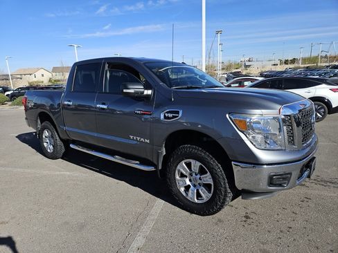 Used 2017 Nissan Titan SV image 4