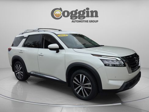 Used 2024 Nissan Pathfinder Platinum w/ Cargo Package AWD/4WD image 7