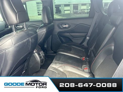 Used 2021 Jeep Cherokee Trailhawk AWD/4WD image 7