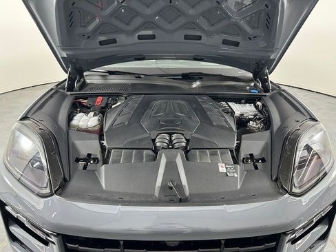Used 2025 Porsche Cayenne GTS AWD/4WD image 30
