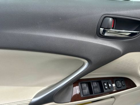Used 2011 Lexus IS 250 w/ Premium Pkg Value Edition image 12