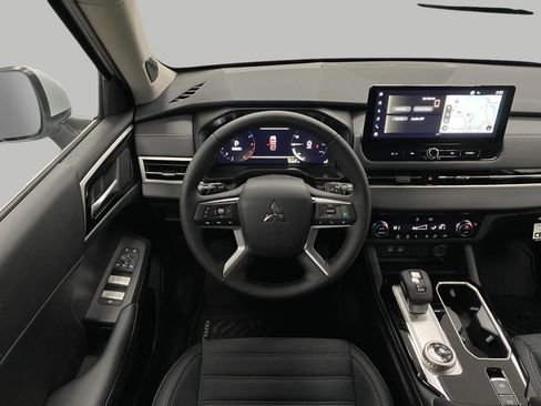 New 2026 Mitsubishi Outlander SE AWD/4WD image 13